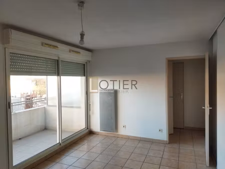 à vendre studio spacieux de 31 m2 avec balcon et garage  a