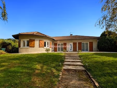 maison beaux volumes de 200 m2 grand jardin au calme messimy-sur-saone