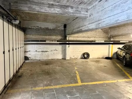 2 emplacements de parking - quartier des ambassades