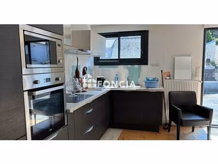 rosporden - centre-ville - a vendre local commercial avec dépendances de 152 m2 à rénover 