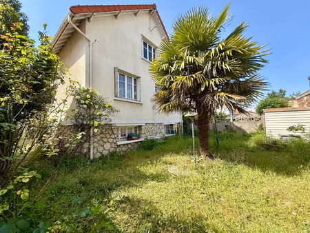 à 7 min à pieds de la place de la basoche  secteur pavillonn