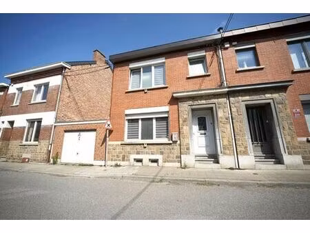 charmante maison 2ch+bureau  garage et jardin!