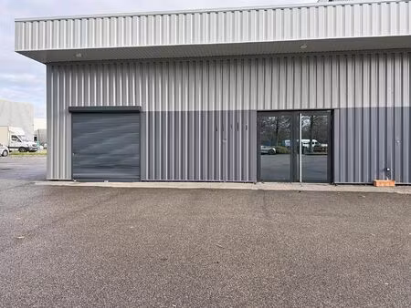 location local commercial 150 m2 à bourgoin-jallieu