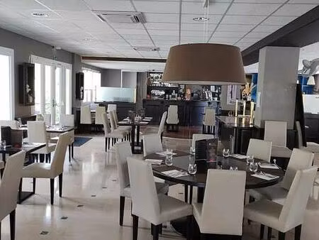 vente commerce lusignan 900 m²