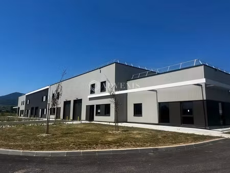 local d'activités a vendre