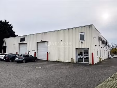 local d'activités a vendre