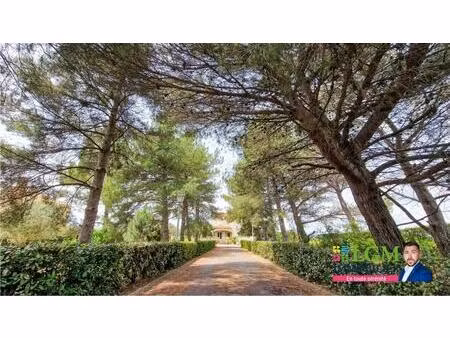 maison à vendre avec trois chambres  piscine  garage  avec charme et authenticité sur 4800