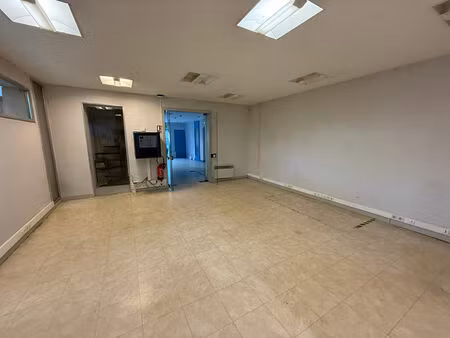 location local commercial  154.10m²  châteauroux