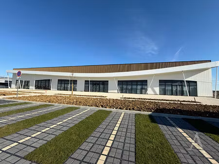 location local commercial  750.00m²  saint