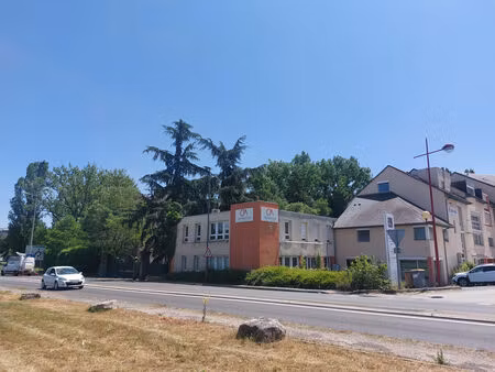 location local commercial 179m2 rodez 12000 - 1600 € - surface privée