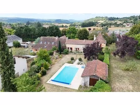 maison lumineuse avec 4 chambres et piscine
