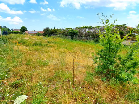 terrain viabilisé soucieu en jarrest 755 m2