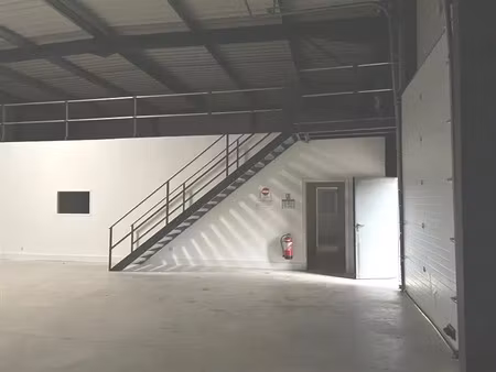 local d'activités a louer