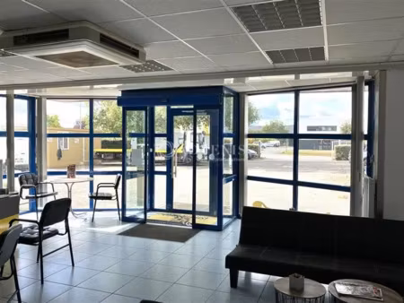 local d'activités a louer