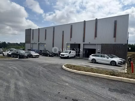 local d'activités a louer