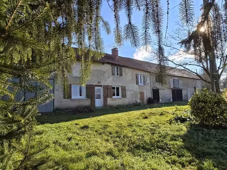 ancienne ferme sur un terrain constructible de 8 800 m2