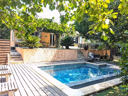 charmante villa avec piscine à vendre à grimaud