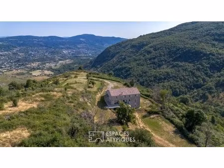 propriété de 42 hectares avec belle vue et environnement préservé en sud ardèche.