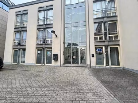 magnifique bureau totalement équipé au centre de mons