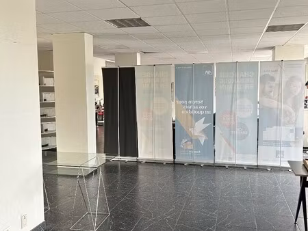 location local commercial