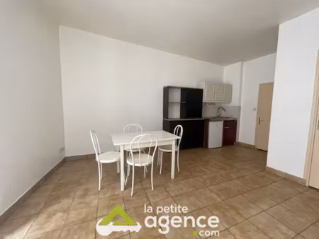 location appartement 2 pièces 23.3 m² à bourges (18000)  365 €