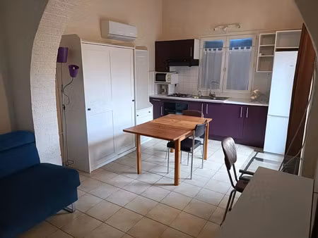 location meublée appartement 1 pièce 26 m² à aramon (30390)  490 €