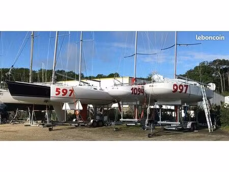 place de parking extérieur bateaux et camping car