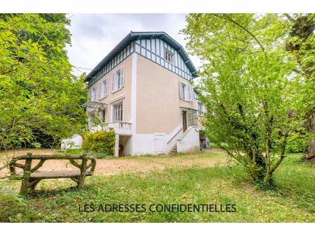 tassin le bourg  demeure ancienne de 11 pièces de 205 m2 am