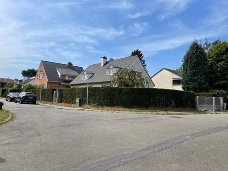 à proximité de la place dumon (metro stockel)