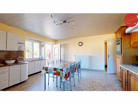 bâtisse avec maison + appartement à lanans idéal famille o