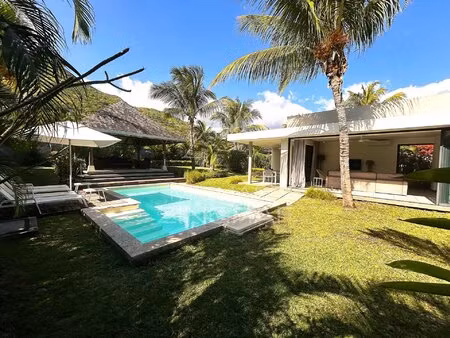 villa 3 chambres au sein d'un resort à riviere-noire - mzimc940