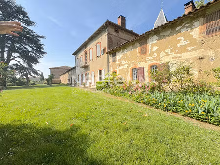 à vendre magnifique château du xviie siècle avec dépendance sur 3 hectares.