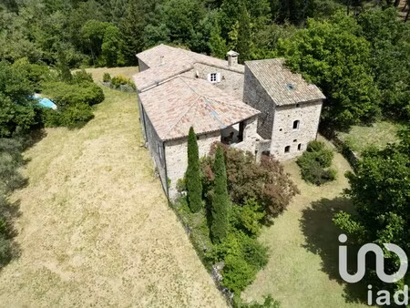 maison de luxe à vendre à ailhon