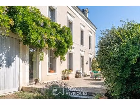 bâtisse de caractère au cœur d'un village paisible