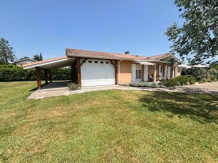 maison de 2004 en parfait etat avec grand garage et car port