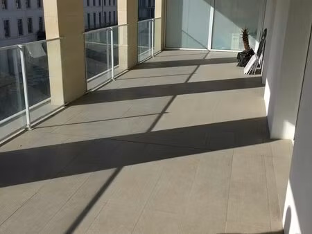 vente appartement reims 51100 - 236500 € - surface privée