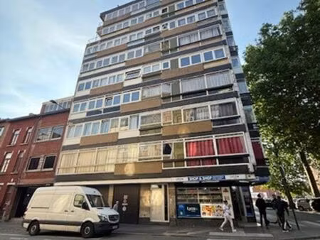 bel appartement (centre ville) 2 chambres (3e étage).