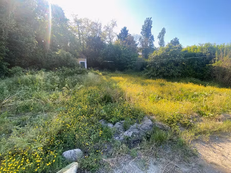 grand terrain à bâtir de 1348m2 au coeur du village