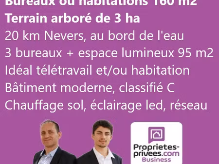 nievre - construction atypique 160 m2 sur terrain 3 ha  au bord de l'eau