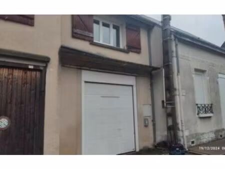 location appartement  m² t-2 à château-renault  400 €