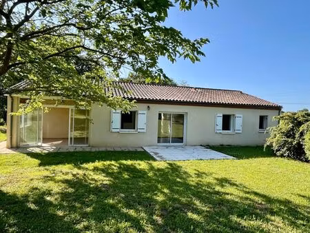 en campagne dans un quartier résidentiel maison de plain-pied 102m2  jardin clos et garage