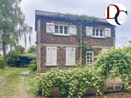 ensemble de deux maisons