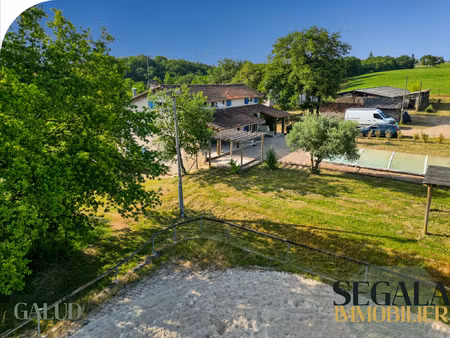 propriété équestre avec gîtes 275 m2 habitables terrain