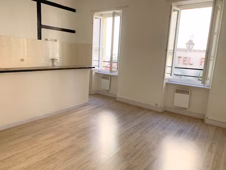 location appartement 2 pièces 48 m² à castelnaudary (11400)  360 €