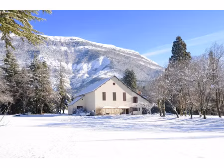 vente locaux professionnels 470 m² à saint-pierre-d'argençon (05140)  680 000 €