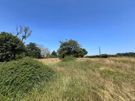 avermes - proche commerces. terrain a batir de 956 m² environ