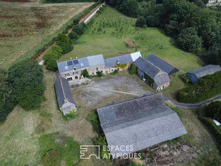 maison rénovée et ses nombreuses dépendances au fort potentiel