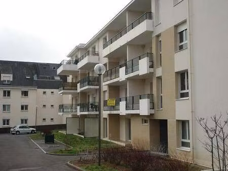 location garage box et parking à angers (49000) : à louer / 13m² angers