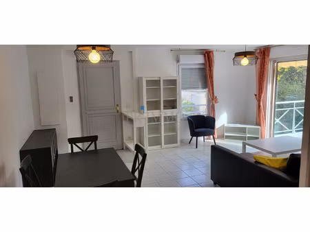 3 pieces meuble a l'annee