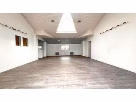 vente bureaux et commerces à talmont-saint-hilaire (85440) : à vendre / 136m² talmont-sain